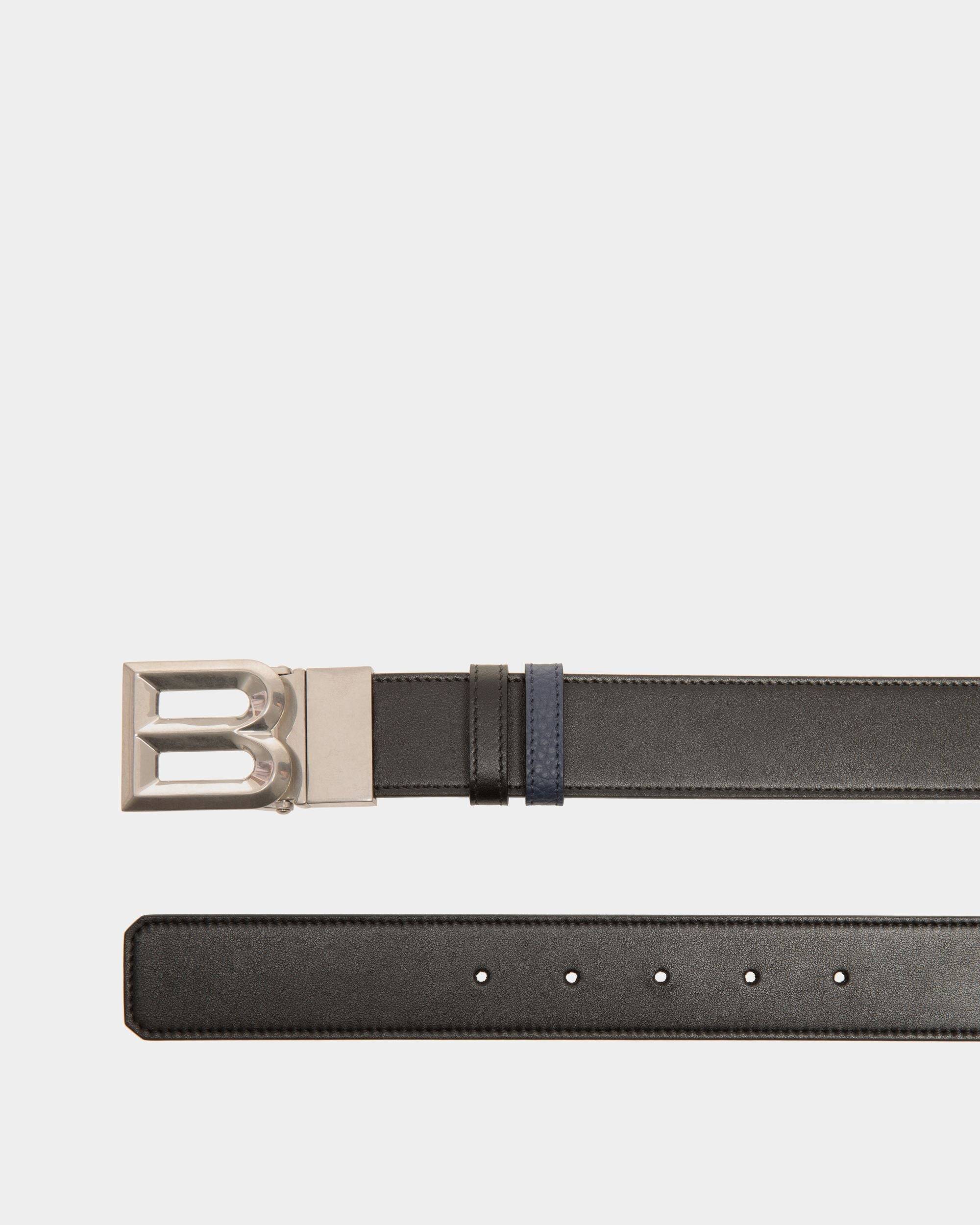 B Bold 35mm | Men's Reversible And Adjustable Belt in Black And Marine Leather | Bally | Still Life Detail