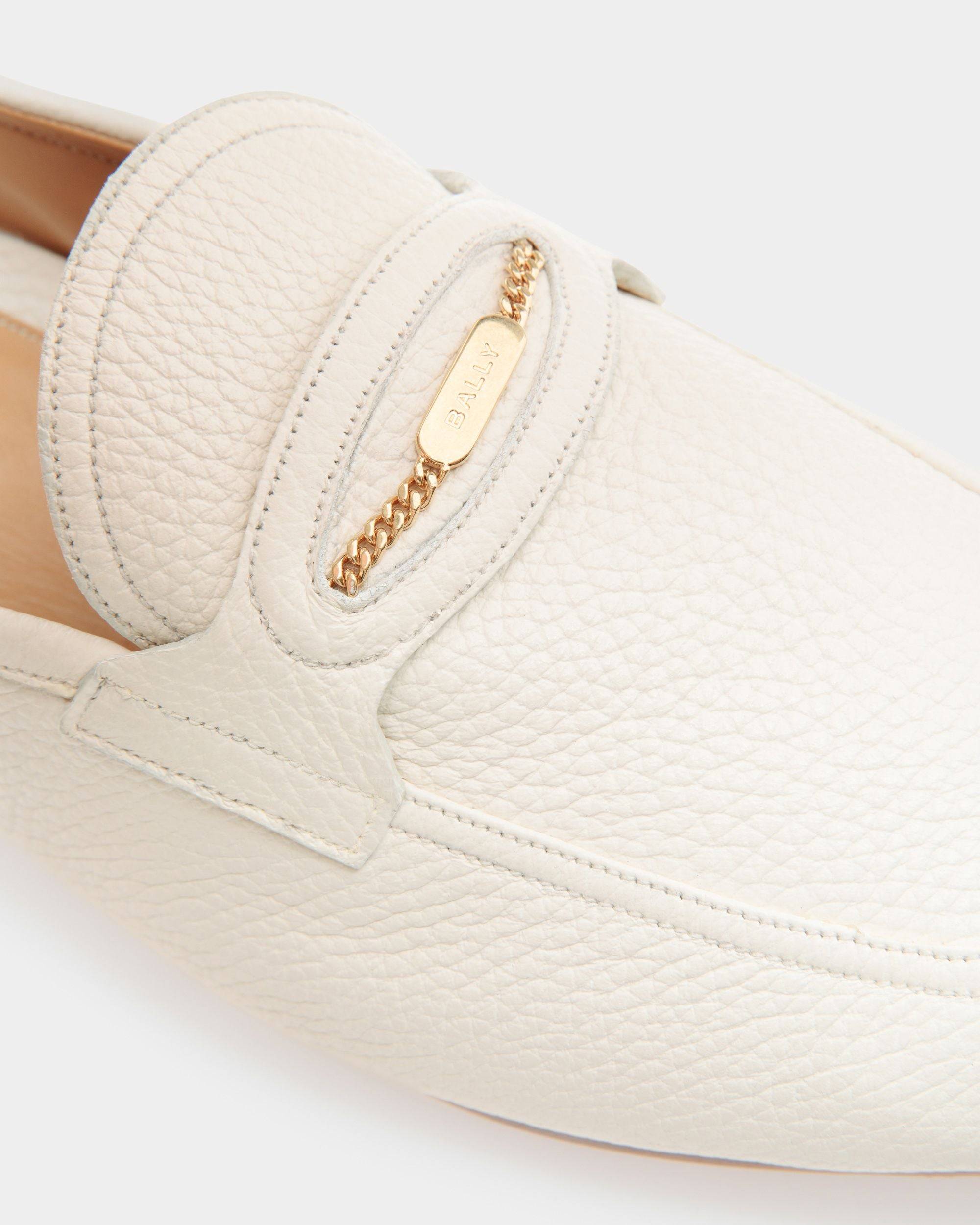 Pesek | Men's Loafers | White Leather | Bally | Still Life Detail