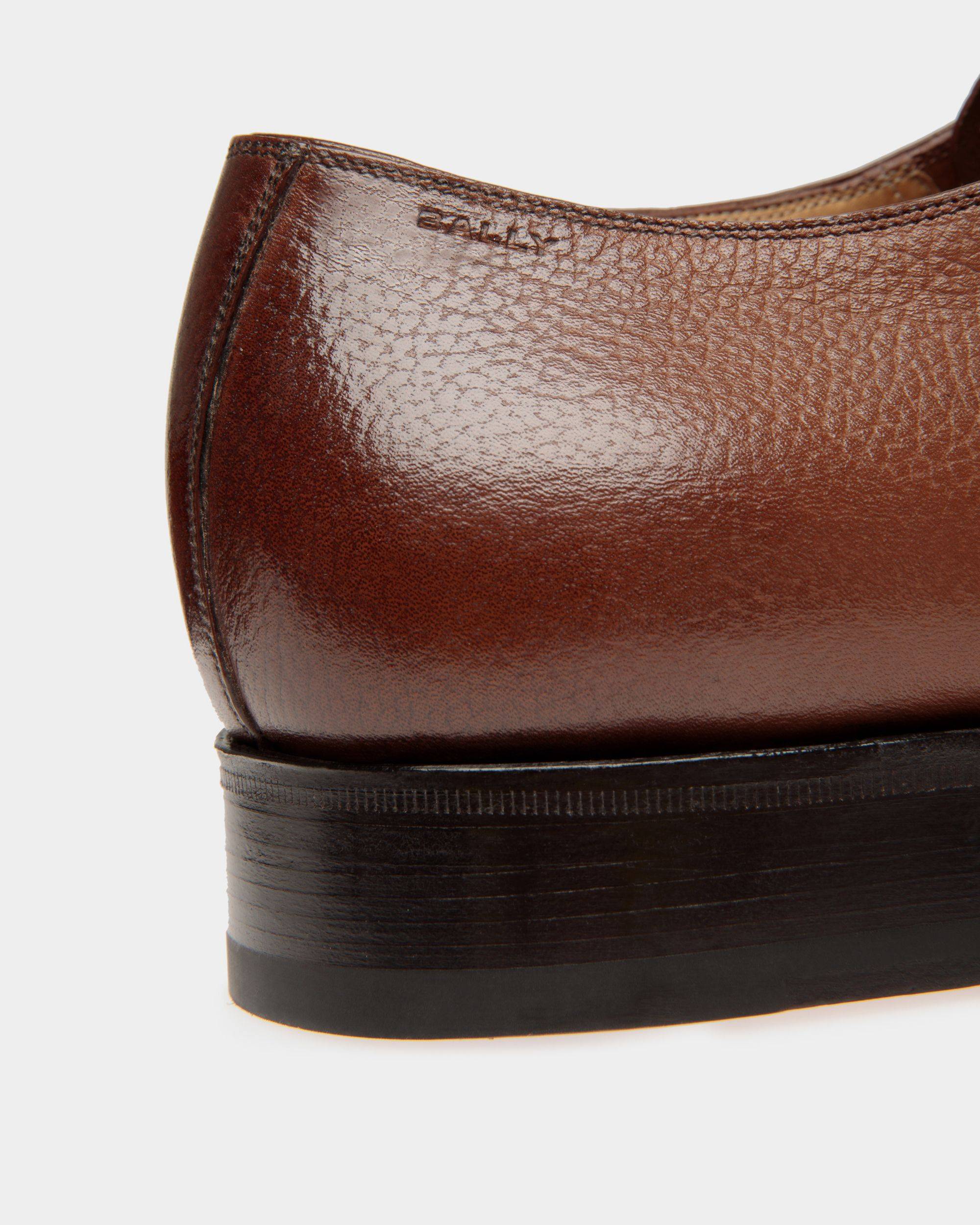 Schoenen | Men's Loafer in Brown Embossed Leather | Bally | Still Life Detail