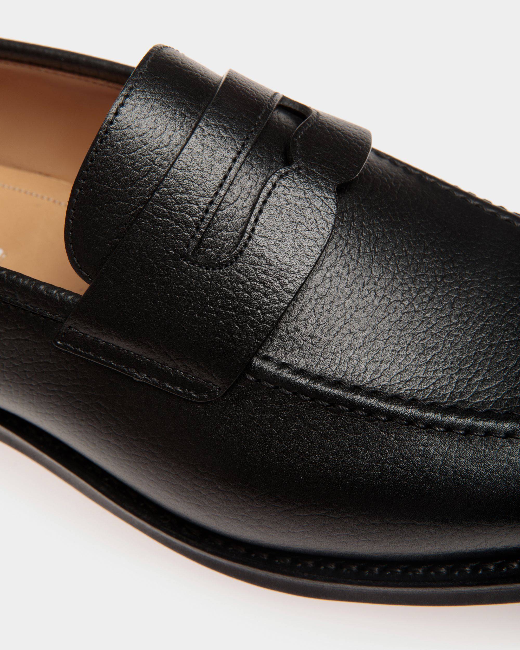 Schoenen | Men's Loafer in Black Embossed Leather | Bally | Still Life Detail