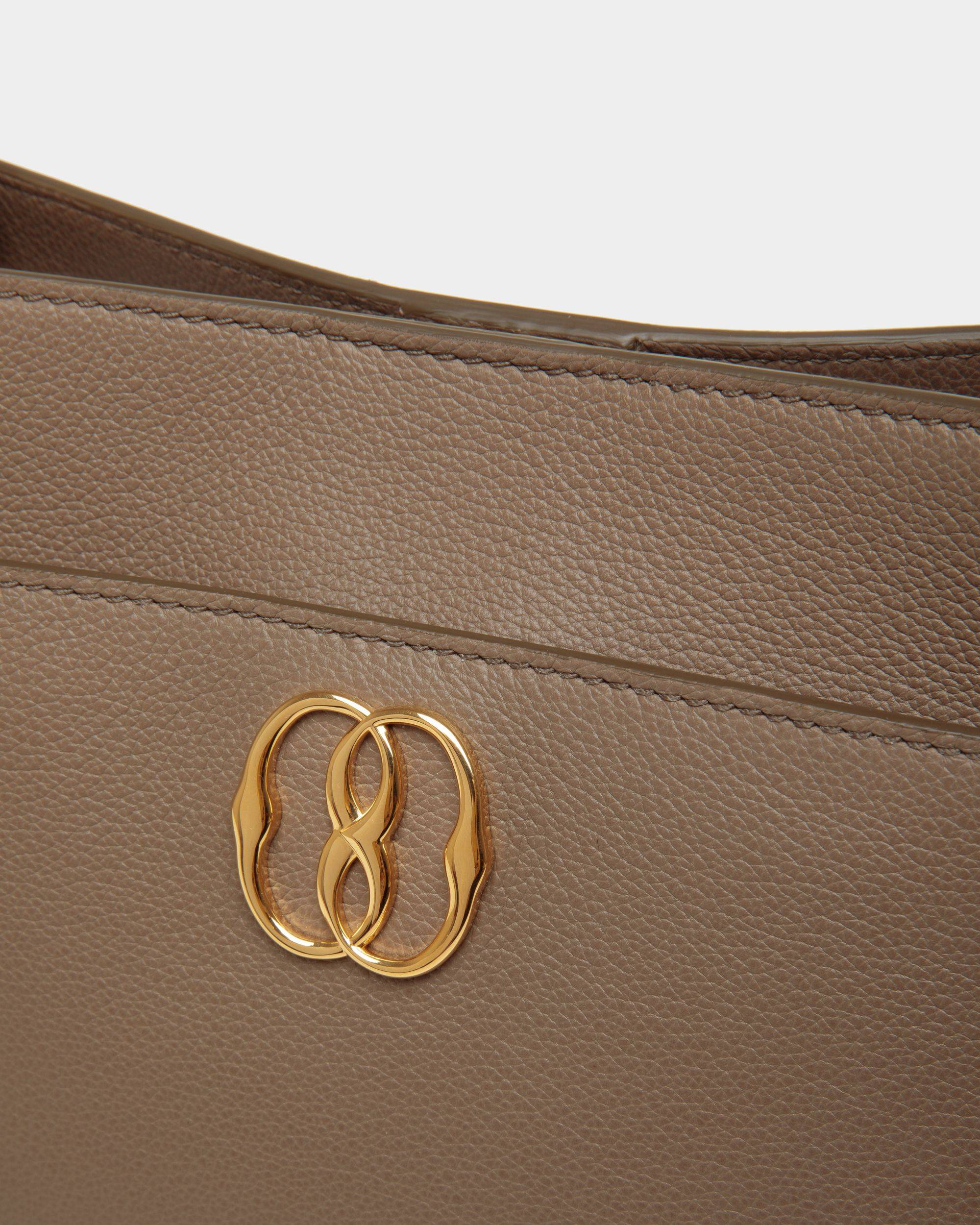 Emblem | Women's Shoulder Bag in Beige Grained Leather | Bally | Still Life Detail