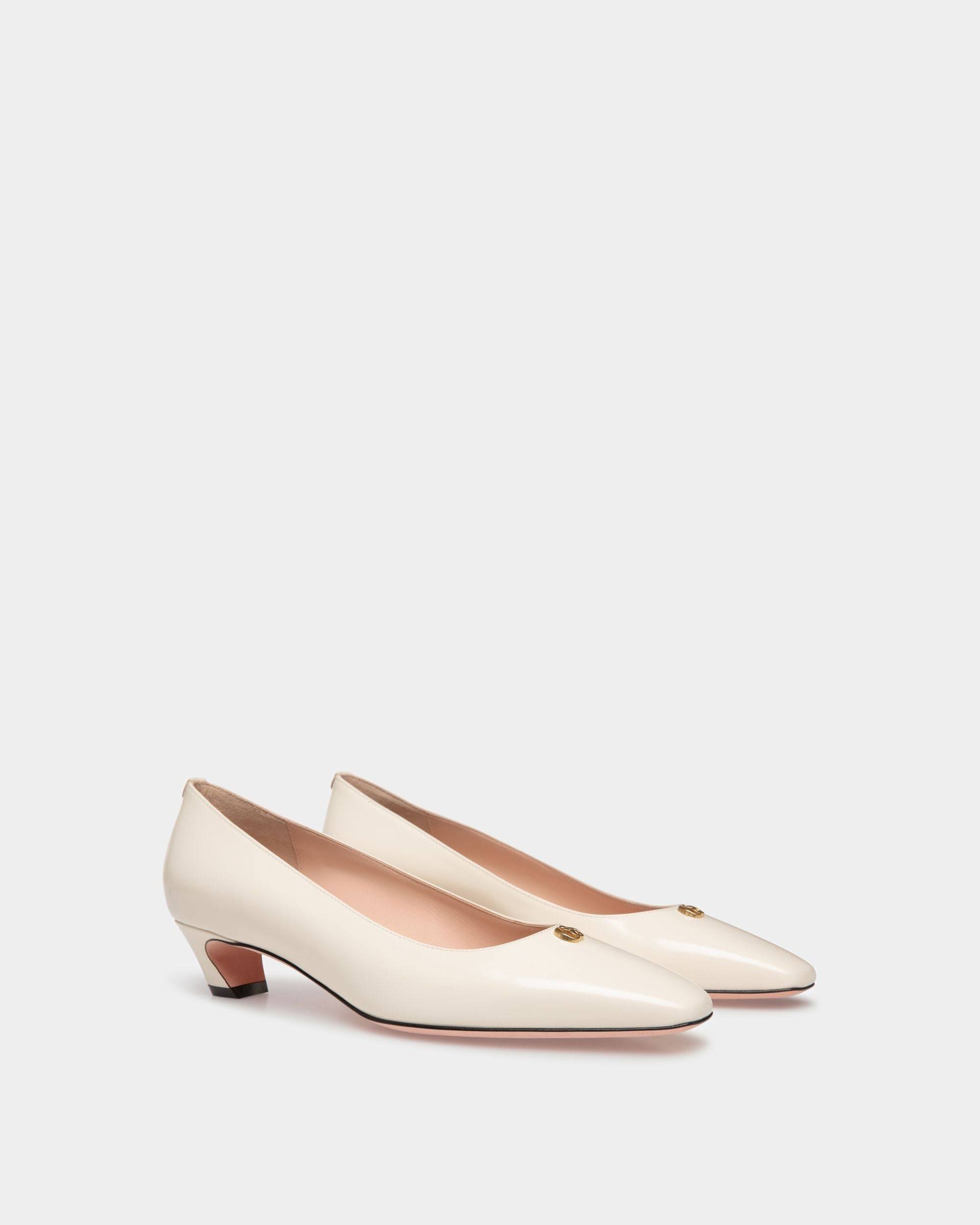 Sylt | Women's Pump in White Leather | Bally | Still Life 3/4 Front