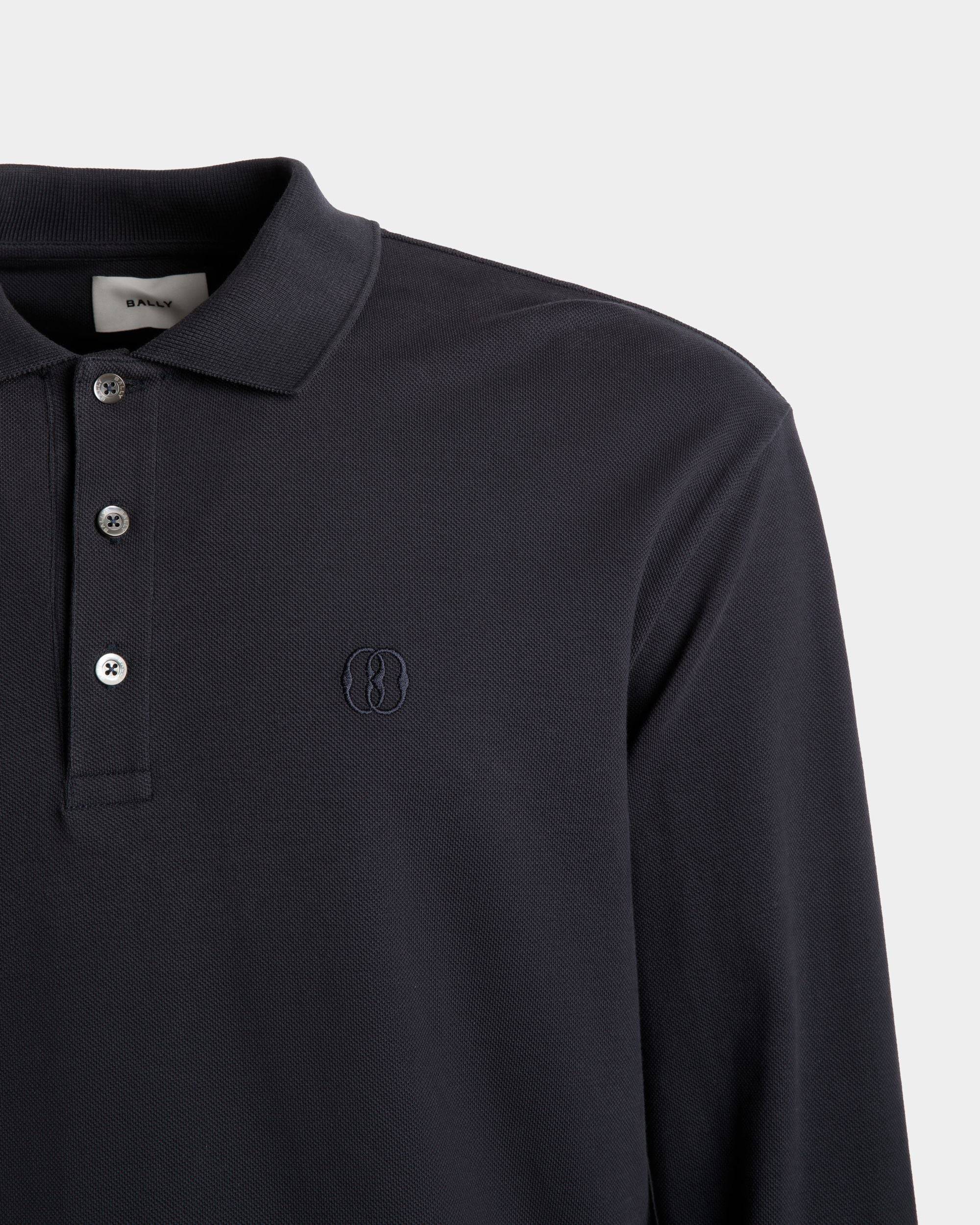 Langarm-Poloshirt | Polohemd für Herren | Baumwolle in Mitternachtsblau | Bally | Model getragen Detail