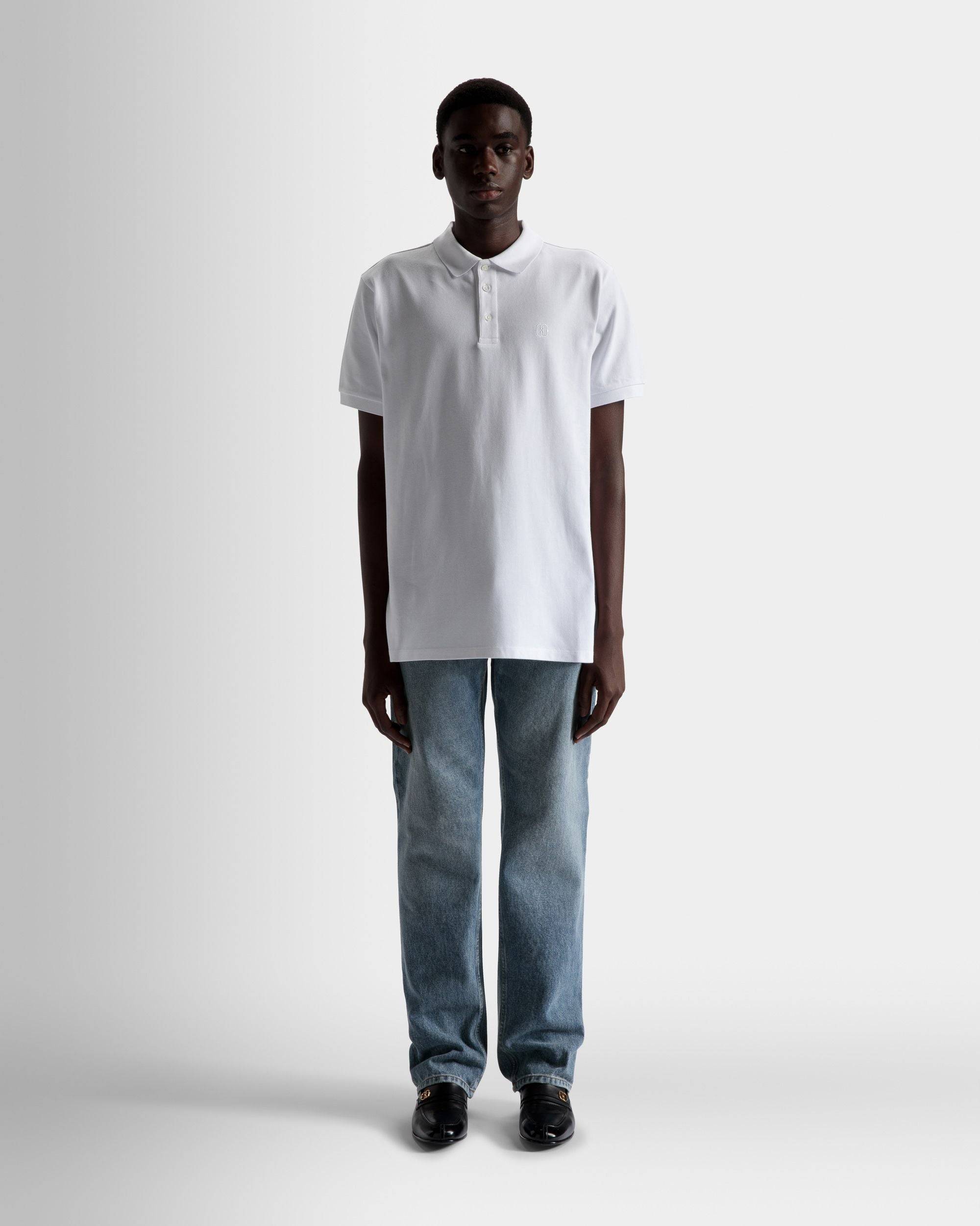 Kurzarm-Poloshirt | Poloshirt für Herren | Weiße Baumwolle | Bally | Model getragen Vorderseite