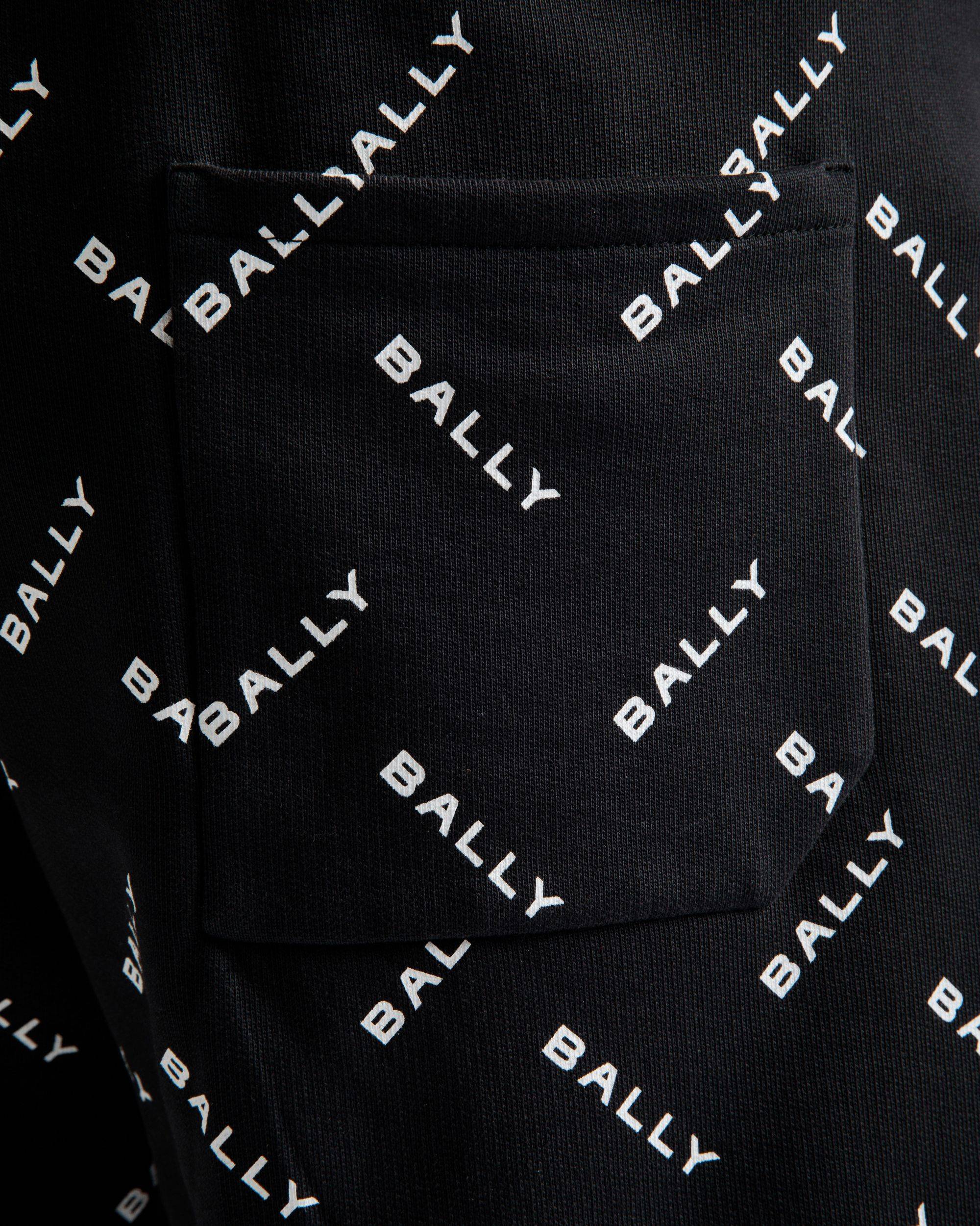 Herren-Shorts aus dunkelblauer Baumwolle | Bally | Model getragen Detail