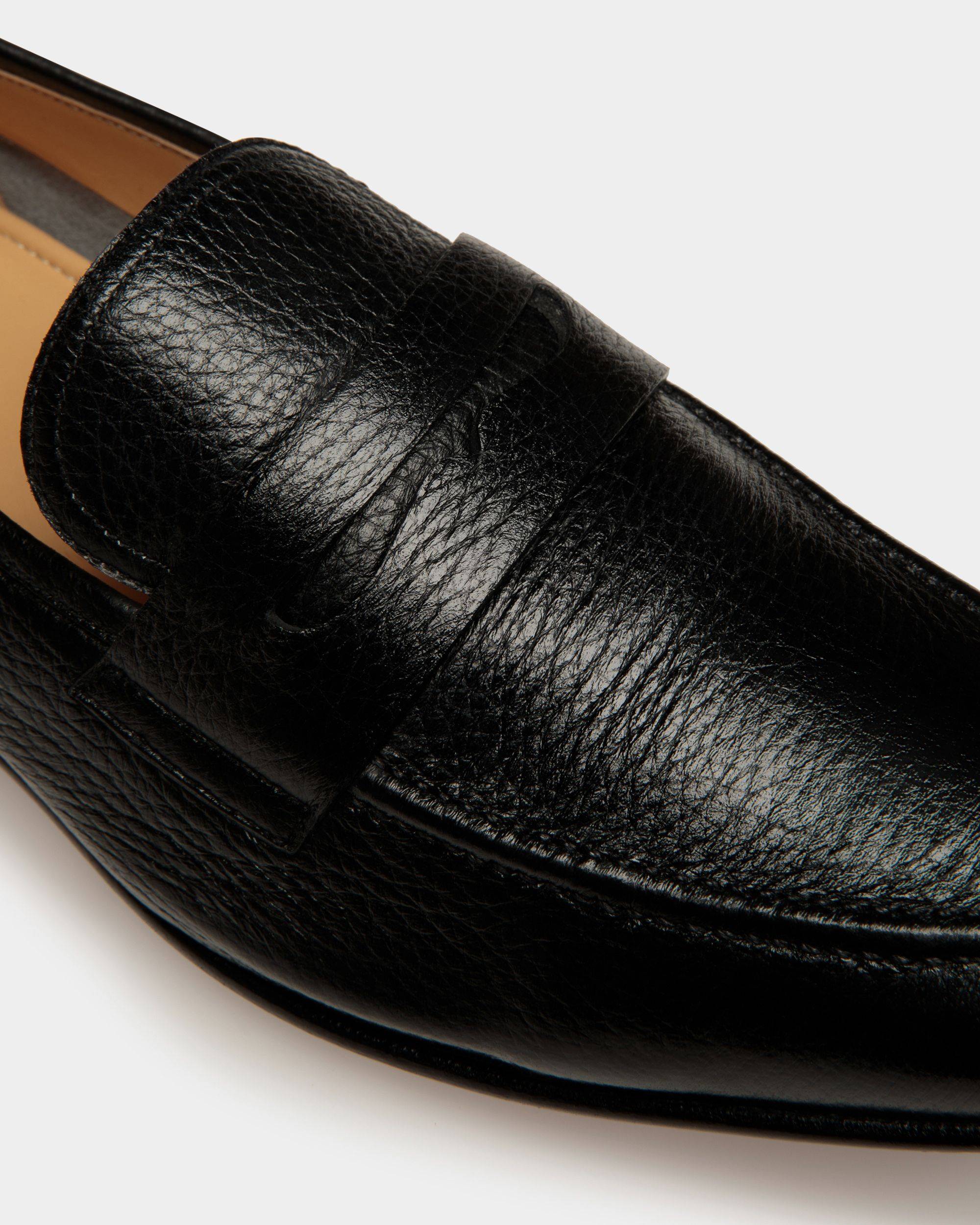 Saix | Loafer für Herren | Schwarzes Leder | Bally | Still Life Detail