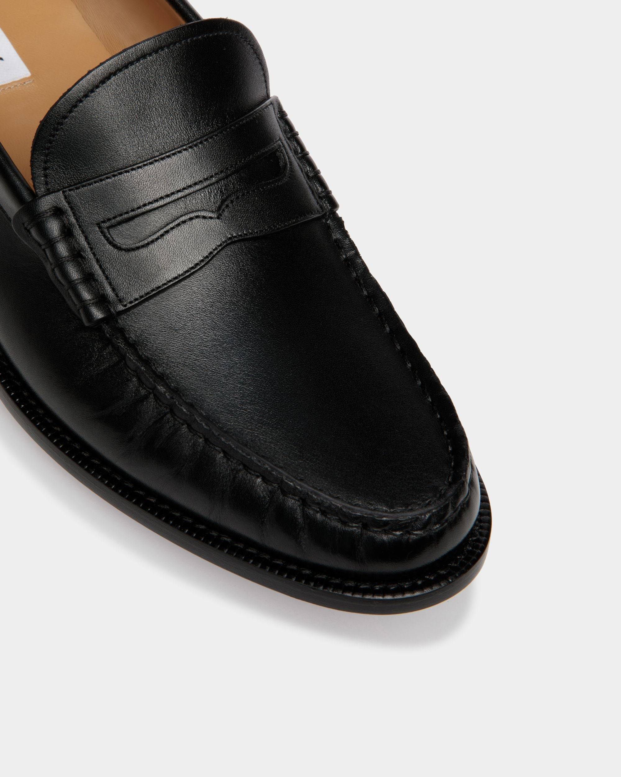 Oregon | Herren-Loafer aus schwarzem Leder | Bally | Still Life Detail