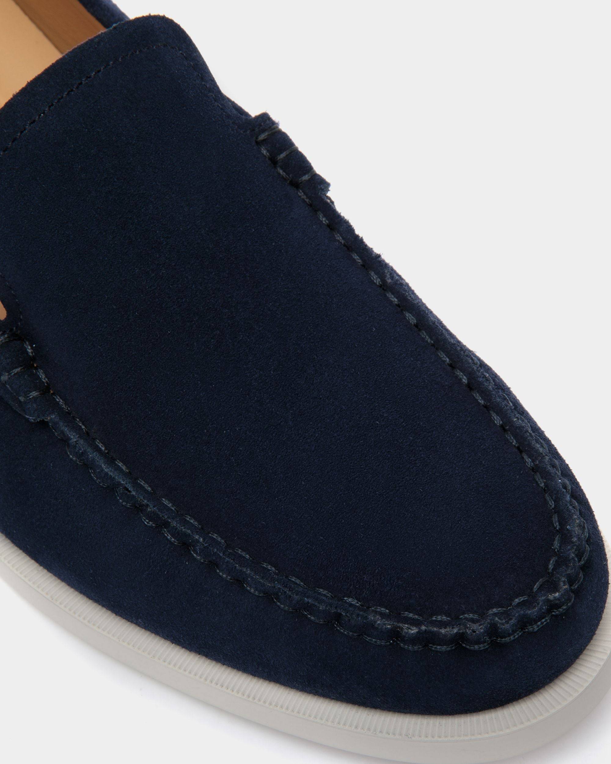 Nelson | Loafers für Herren aus Veloursleder in Blau | Bally | Still Life Detail