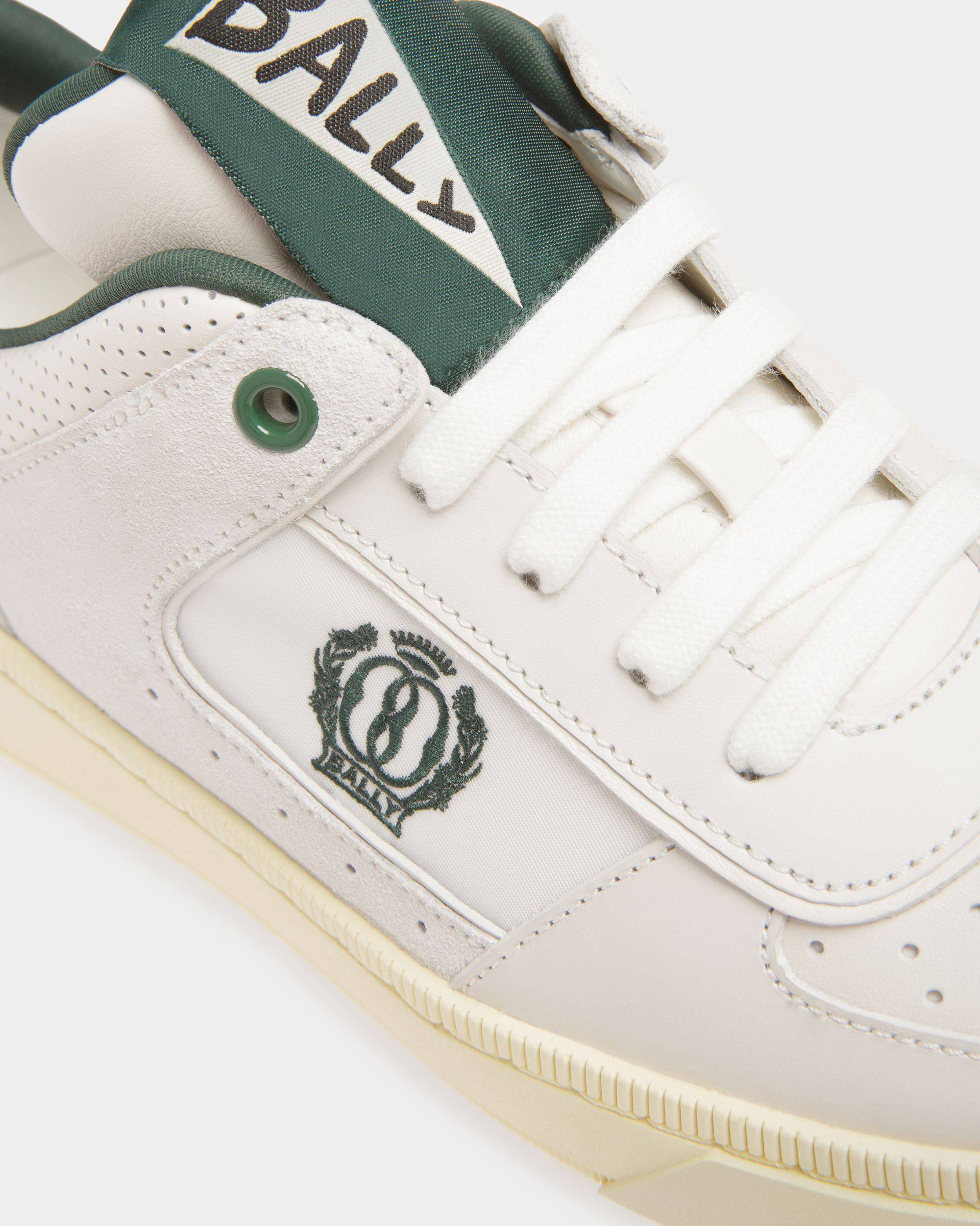 Riweira | Sneaker für Damen | Leder in Weiß und Grün | Bally | Still Life Detail