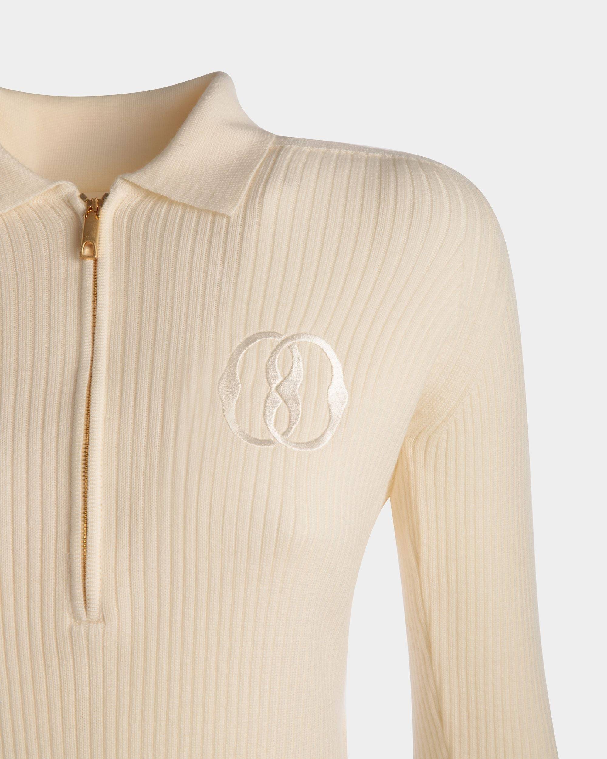 Langarm-Poloshirt | Poloshirt für Damen | Wolle in Elfenbein | Bally | Model getragen Detail