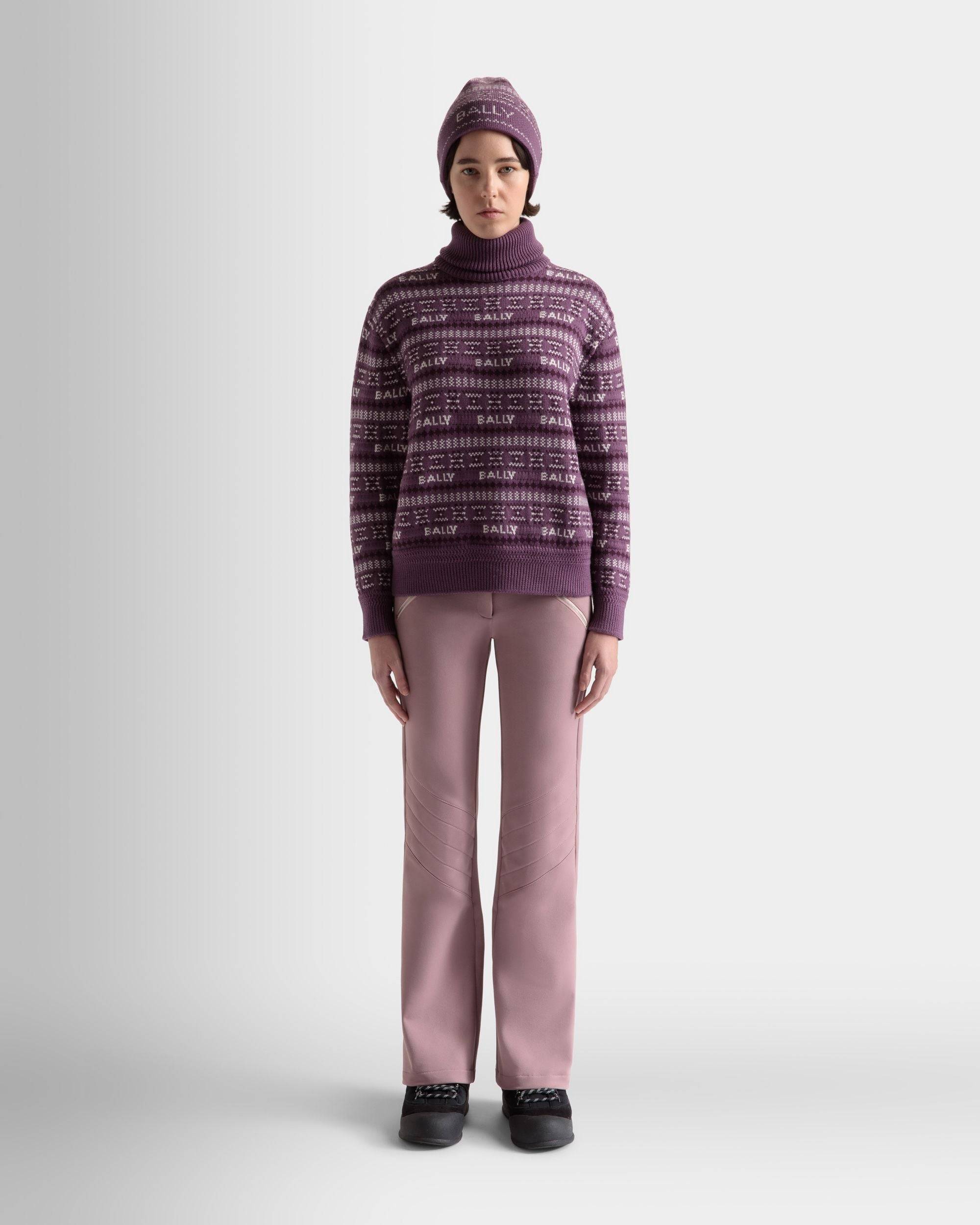 Damen-Rollkragenpullover aus lila Wolle | Bally | Model getragen Vorderseite