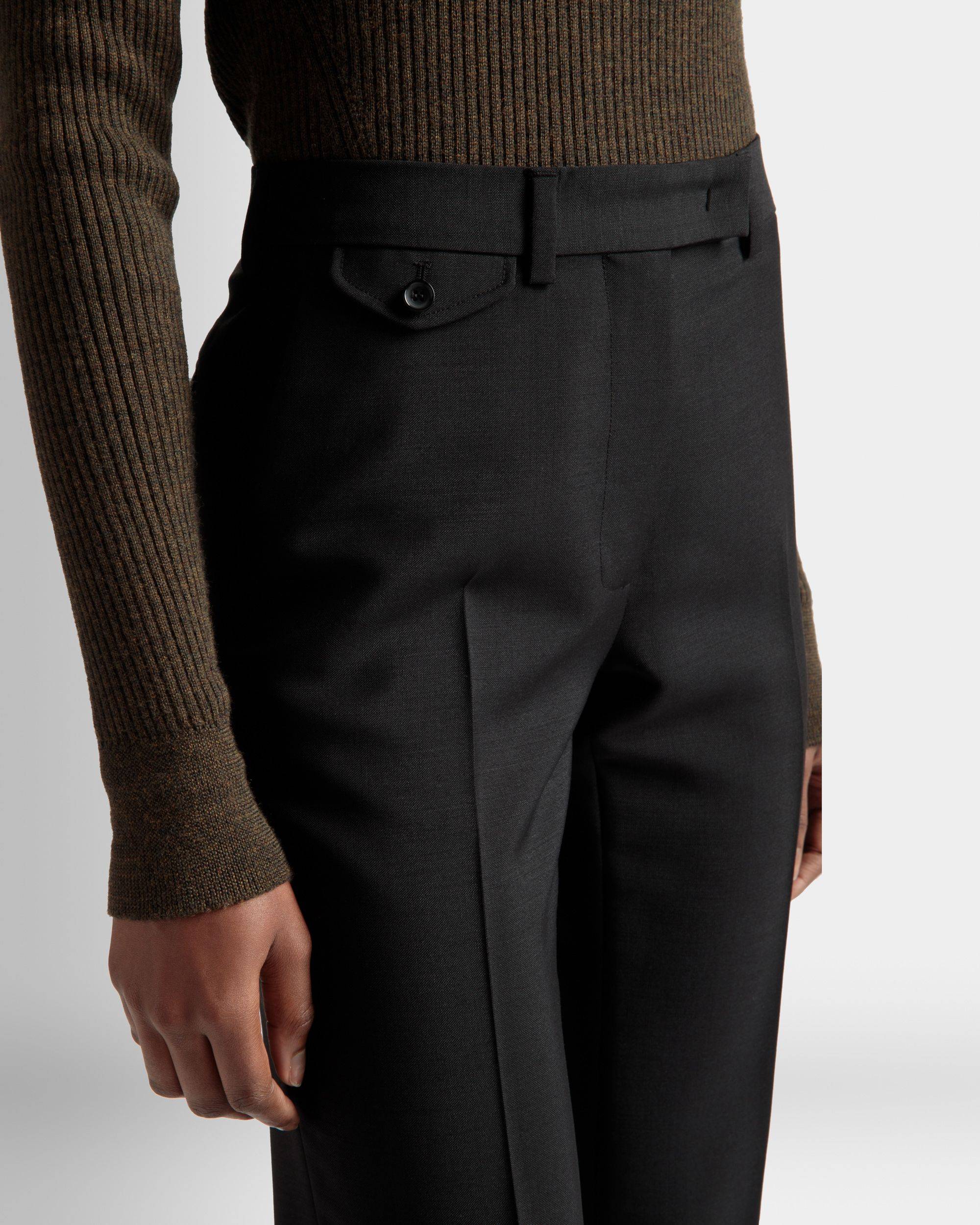 Formelle Hose mit geradem Bein | Hose für Damen | Schwarzes Mohair-Woll-Gemisch | Bally | Model getragen Detail